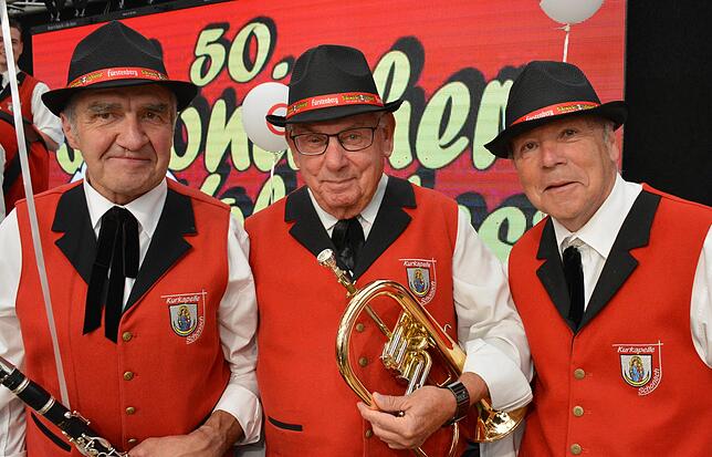 Die Musiker der Kurkapelle Schonach Urban Kammerer (von links), Edgar Pfaff und Gottfried Hofmeier waren beim ersten Volksfest in der ...