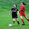 Janina Hanser (links) am Ball für den SV Deggenhausertal.
