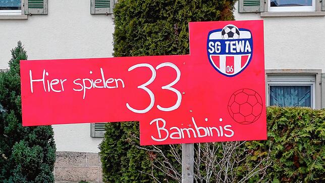 Mit einer Plakatprotestaktion machen die Tengener ihrem Unmut Luft.