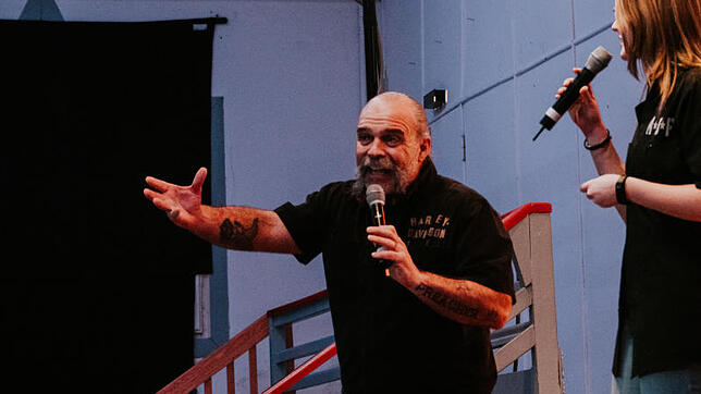 Charismatischer Prediger: Sam Childers in der Scheffelhalle.
