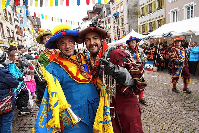 Bild 7: Bilder vom Narrentreffen in Waldshut: 3800 Hästräger ziehen durch die Innenstadt