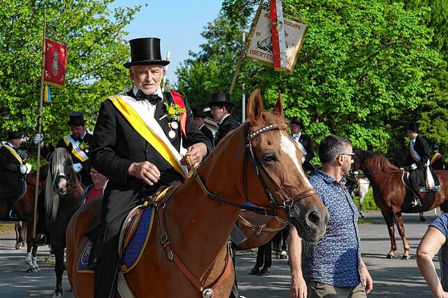 Bild 9: Bilder von der Reiterprozession zum Jubiläumsfest der Blutreitergruppe Oberteuringen