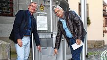 Punkt 18 Uhr am Montagabend werfen sie einen letzten Blick in den Briefkasten am Rathaus Überlingen und stellen fest, dass keine weitere ...