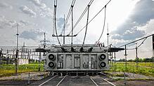 Dieser 220-Kilovolt-Transformator im Umspannwerk Beuren wird ersetzt. Deshalb steht Anfang August ein Schwertransport durch den Hegau ...