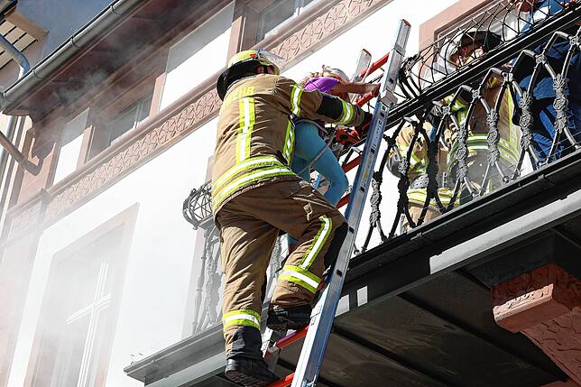 Bild 7: Die Feuerwehr Villingen demonstriert ihr Können bei der Hauptprobe