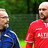 Erfolgsgaranten: Interimstrainer Hanspeter Schlagenhof (links) und sein &bdquo;verlängerter Arm&ldquo; auf dem Spielfeld, Routinier ...