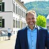 Matthias Weckbach steht für das Foto nach dem Interview vor dem Rathaus Ludwigshafen, in dem am Freitag zum letzten Mal als ...