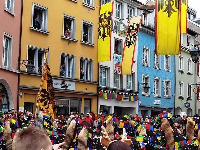Juhu schallt es aus vielen Fenstern der Christophstraße.