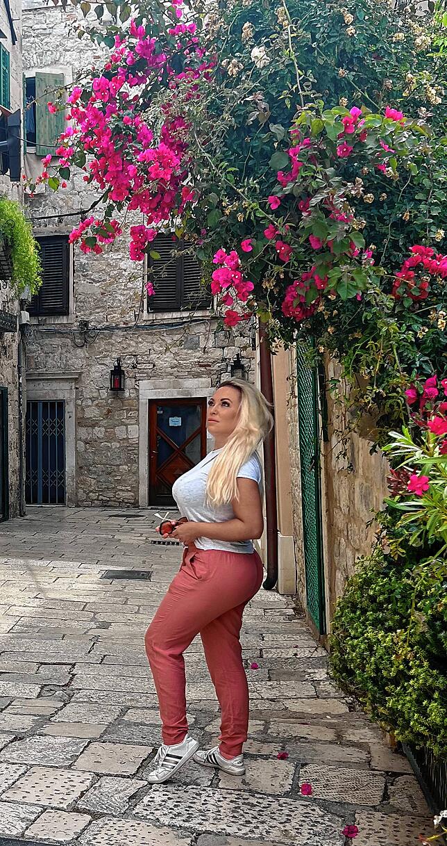 Das Foto zeigt Nicole Szagun bei einem Urlaub in Kroatien. Am liebsten verreist sie mit ihren Kindern.