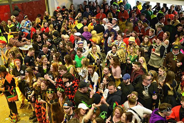Bild 25: Schoaf-Hexen feiern wilde Partynacht