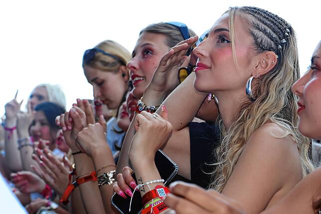 Bild 20: Moshpit und Feierlaune vor den Bühnen: Das sind die besten Southside-Bilder aus den ersten Reihen