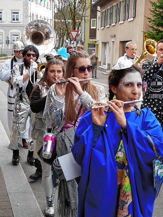 Die Stadtmusik führte den Kinderumzug an.