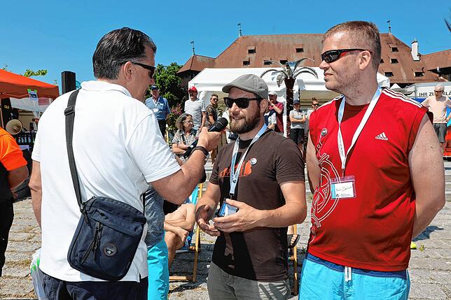 Bild 6: In der Nussschale durch den Konstanzer Trichter? Die Einbaum-Regatta lockt Besucher an (Teil 2)