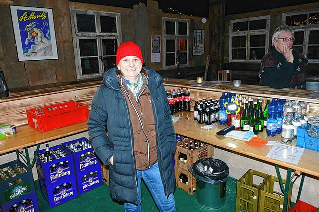 Bild 12: Gäste feiern Après-Ski-Party im Gasthaus „Löwen“ zur Musik von DJ Aleks. Hüttengaudi ist ein Hit.