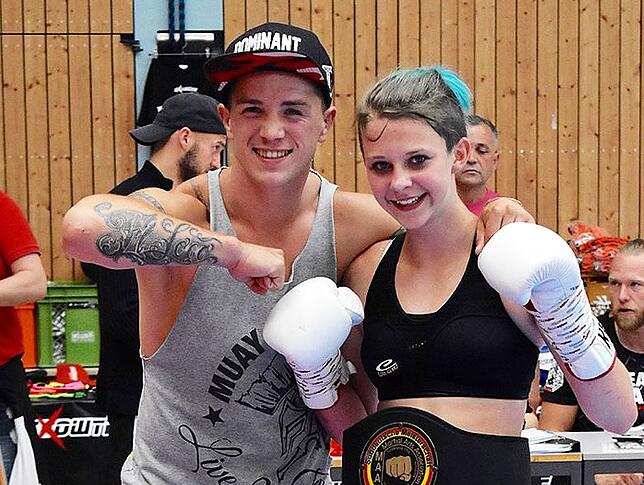 Kristin Schwer mit ihrem Trainer Sebastian Harms Mendez.