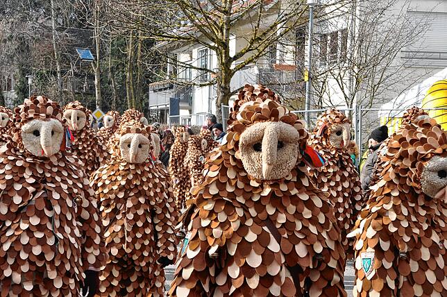 Bild 10: Narrenzunft Bitzenhofen trommelt unzählige Menschen am Festplatz in Bitzenhofen zusammen - das sind die Bilder