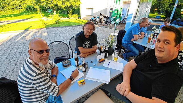 Bild 15: Die Köpfe rauchen bei der dritten SÜDKURIER-Quiznacht in bad Säckingen - das sind die Bilder