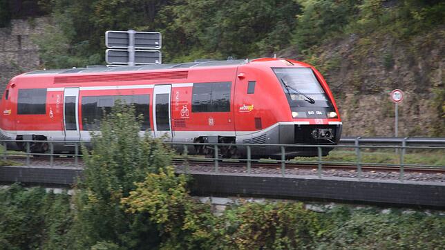 Noch fahren nur Schülerzüge durchs Wutachtal. Derzeit gibt es aber Gespräche mit dem Regierungspräsidium Freiburg, Holztransporte von ...