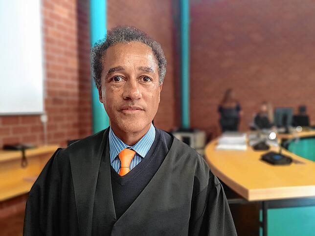 Rechtsanwalt David Schneider-Addae-Mensah verteidigt den 45-Jährigen. Er sieht sich in der Freilassung seines Mandanten bestätigt.