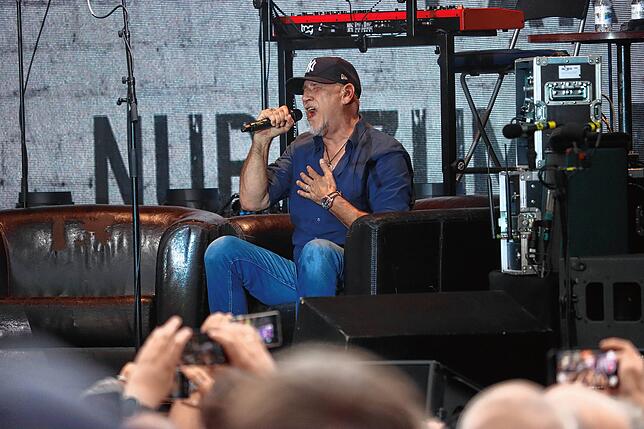 Bild 30: Fury in the Slaughterhouse rocken den Meersburger Schlossplatz