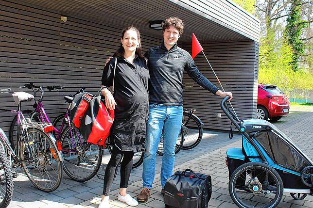 Im Moment nutzen Corinna Burger und Sandor Spieß noch den Fahrradanhänger und den Sitz für ihren kleinen Sohn. Das Lastenrad ist aber ...