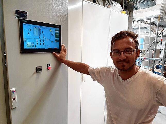 Die neue Schaltzentrale ist für Frank Dietrich-Vercrüße das Herzstück der Technik im Waldshuter Freibad. Ein Computerprogramm gibt ...