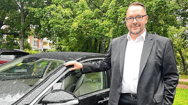 Zeljko Horvat aus Villingen hat den ersten Limousinenservice der Doppelstadt gegründet.