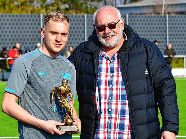 Sieger 2021: Mit einem spektakulären Treffer gegen den FC Schlüchttal entschied Artur Kirschmann vom SV Jestetten die Abstimmung im ...