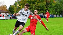 Diese Aktion wertete Schiedsrichter Felix Gärtner als Foul und entschied damit auf Elfmeter für die Gäste im weißen Trikot, die so wenig ...