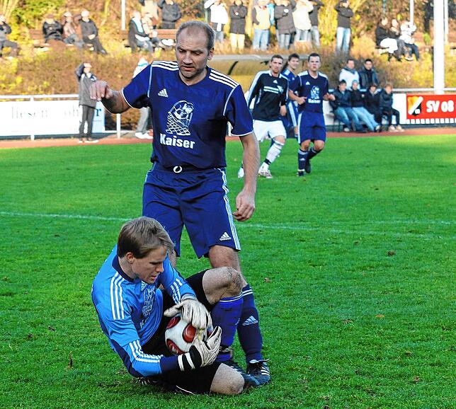 Bild 9: Schnappschüsse aus der Bezirksliga-Saison 2011/2012