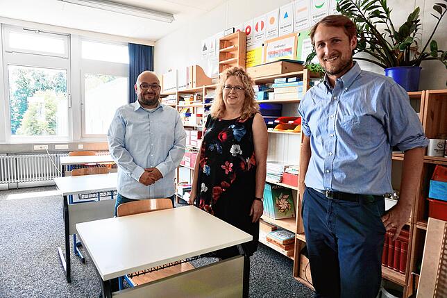 Der Schulleiter des Gymnasiums, Hermann Schlenker (rechts) weiß in seiner Kritik die Leitung des Bildungszentrums hinter sich: Rektorin ...