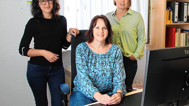 Joana Carreira (von links) ist seit Juni 2020 Rechnungsamtsleiterin, Agnes Kaiser hat vor wenigen Wochen als Hauptamtsleiterin ...