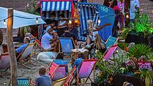 Am Muslenplatz in Villingen-Schwenningen geht es während des Sommers sehr gemütlich und stimmungsvoll zu. Foto: Markus Heinzelmann