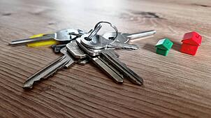 In Bodman-Ludwigshafen könnten Mietern künftig womöglich zwischen 3000 und 7500 Euro erhalten, wenn sie in eine kleinere Wohnung umziehen.