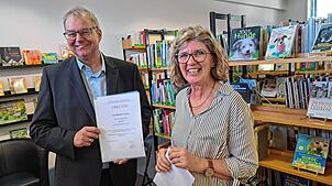 Im Rahmen einer kleinen Feierstunde ist die langjährige Leiterin der Stadtbücherei, Martina Huber, in den Ruhestand verabschiedet ...