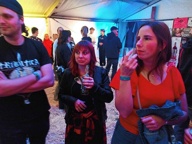 Bild 13: Jubiläumsscheunen zum 100. Geburtstag des Musikvereins lockt die Gäste in Scharen an
