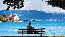 Die Aussicht auf die Kirche von Wasserburg. Welche sind eigentlich die Lieblingsorte der Promis am Bodensee? Wir haben nachgefragt.