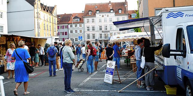 Bei der ersten Ausgabe präsentierten elf Marktverkäufer ihre Waren von Obst und Gemüse über Kräuter bis zu Blumen.