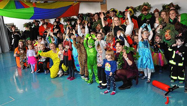 Bild 2: Fasnacht: Tausende Narren feiern den Schmotzigen in Villingen