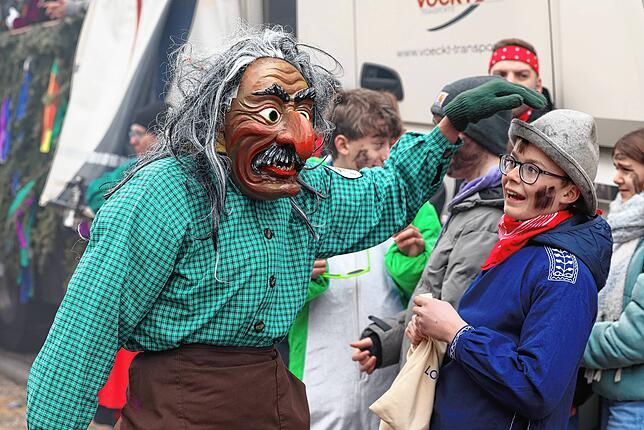 Bild 8: Bunter Umzug zum Donaueschinger Hexenjubiläum