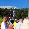 Mateusz Ostrozny und Lukas Bernardi begrüßen die Anwesenden und weisen sie auf die Verhaltensregeln hin, die auch außerhalb des ...