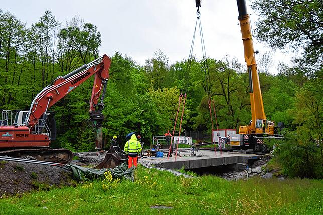 Bild 9: Abriss und Neubau: Ein Rückblick in 20 Bildern auf die Brücken-Großbaustelle auf der B313 vor dem Stockacher Rißtorf-Kreisel