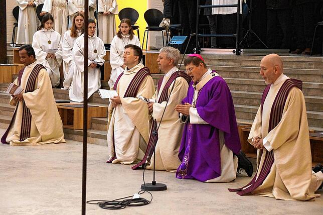 Bild 2: Die schönsten Bilder der Feier der Altarweihe in der Kirche St. Oswald in Stockach (Teil 2)