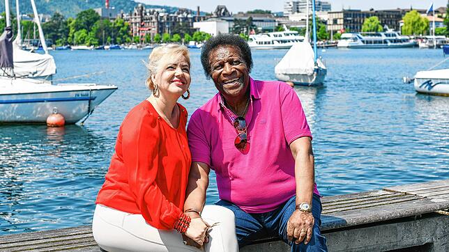 In der Schweiz fühlen sie sich zuhause: Luzandra und Roberto Blanco am Zürichsee.