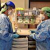 Das sind die Herausforderungen auf der Corona-Station des Schwarzwald-Baar-Klinikums: Maja Vuckovic und Nicole Ohlhauser von links) ...