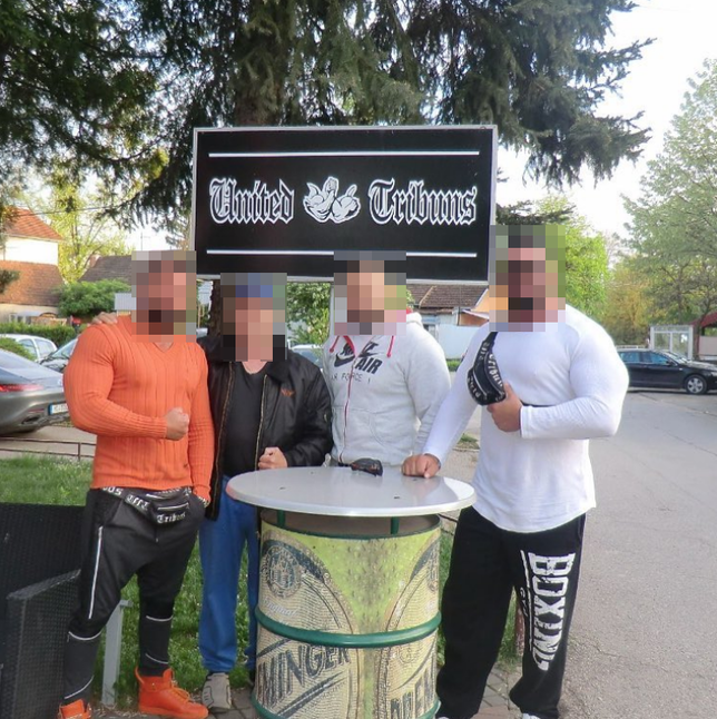 Boki (rechts) mit einigen Mitgliedern der &bdquo;United Tribuns&ldquo; in Bosnien.