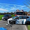 Mit diesem Pkw war am Freitagmorgen zwischen Bermatingen und Ahausen ein Transporter zusammengeprallt. Zahlreiche Rettungskräfte waren ...