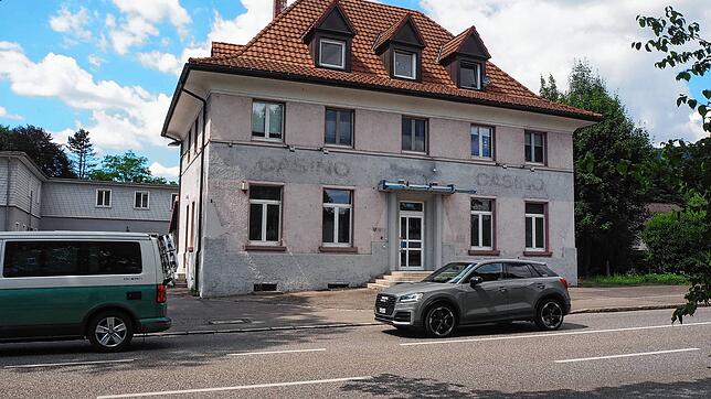 An der B 34, mitten in Bad Säckingen, steht eine Immobilie teils leer. Es ist der frühere Standort der „Number One“-Spielhalle.