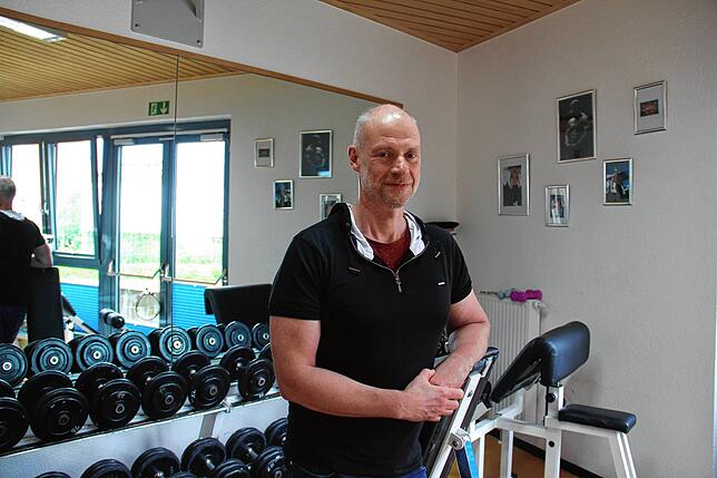 Über einen Pächter betreibt die Kirchengemeinde auch ein Sportstudio, der Pfarrer schaut dort regelmäßig vorbei – auch um Leute zu ...