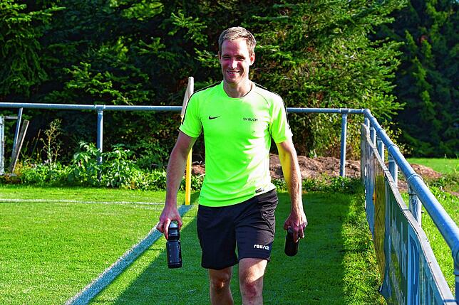 Er kann es noch: Weil Stammtorwart Jannik Strittmatter aus beruflichen Gründen fehlte, sprang sein Vorgänger und Torwarttrainer Simon ...